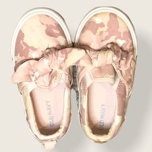Unisex Camo Print Bow Tie Slip Ons For Toddlers